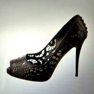 Giuseppe Zanotti Laser Cutout Leather Pumps Heels Shoes US 7  $885